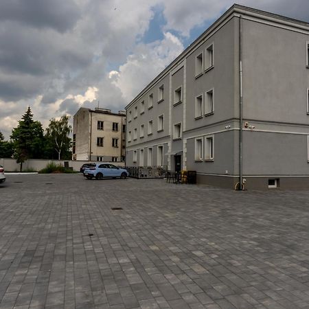 Sleep&Fly Okecie Warsaw Airport Bed & Breakfast ภายนอก รูปภาพ