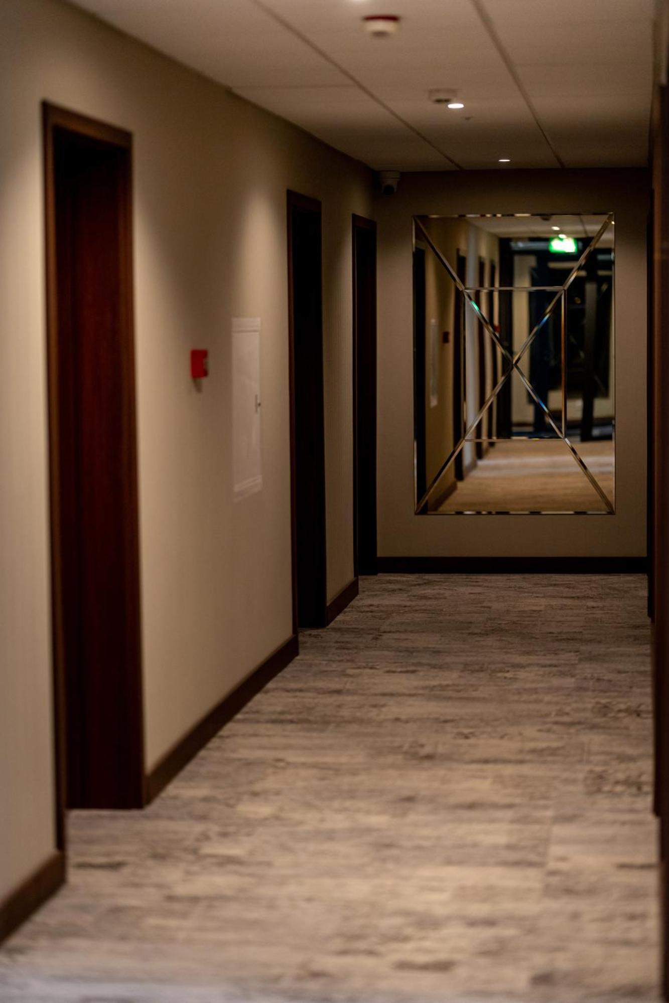 Sleep&Fly Okecie Warsaw Airport Bed & Breakfast ภายนอก รูปภาพ