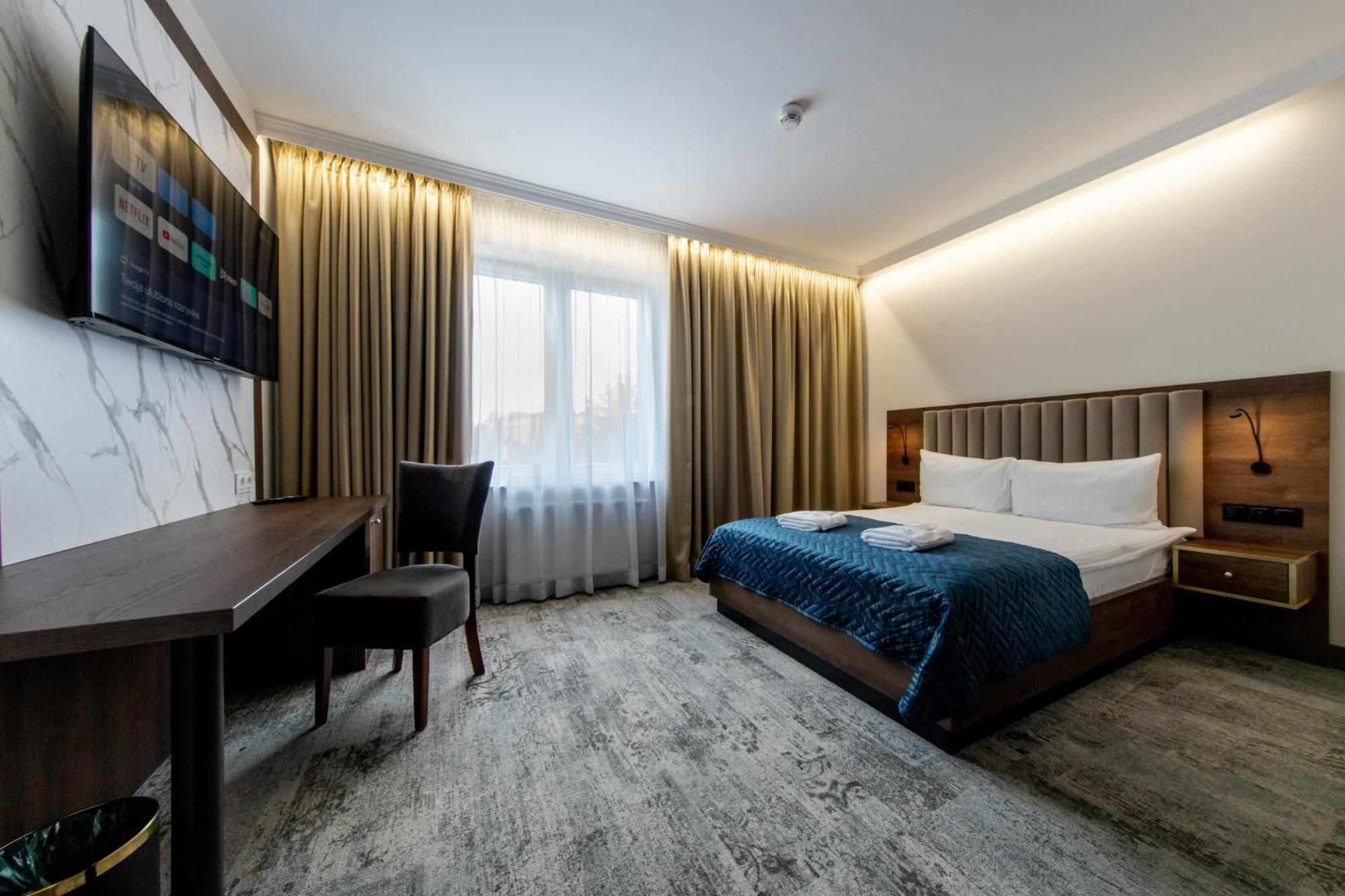 Sleep&Fly Okecie Warsaw Airport Bed & Breakfast ภายนอก รูปภาพ