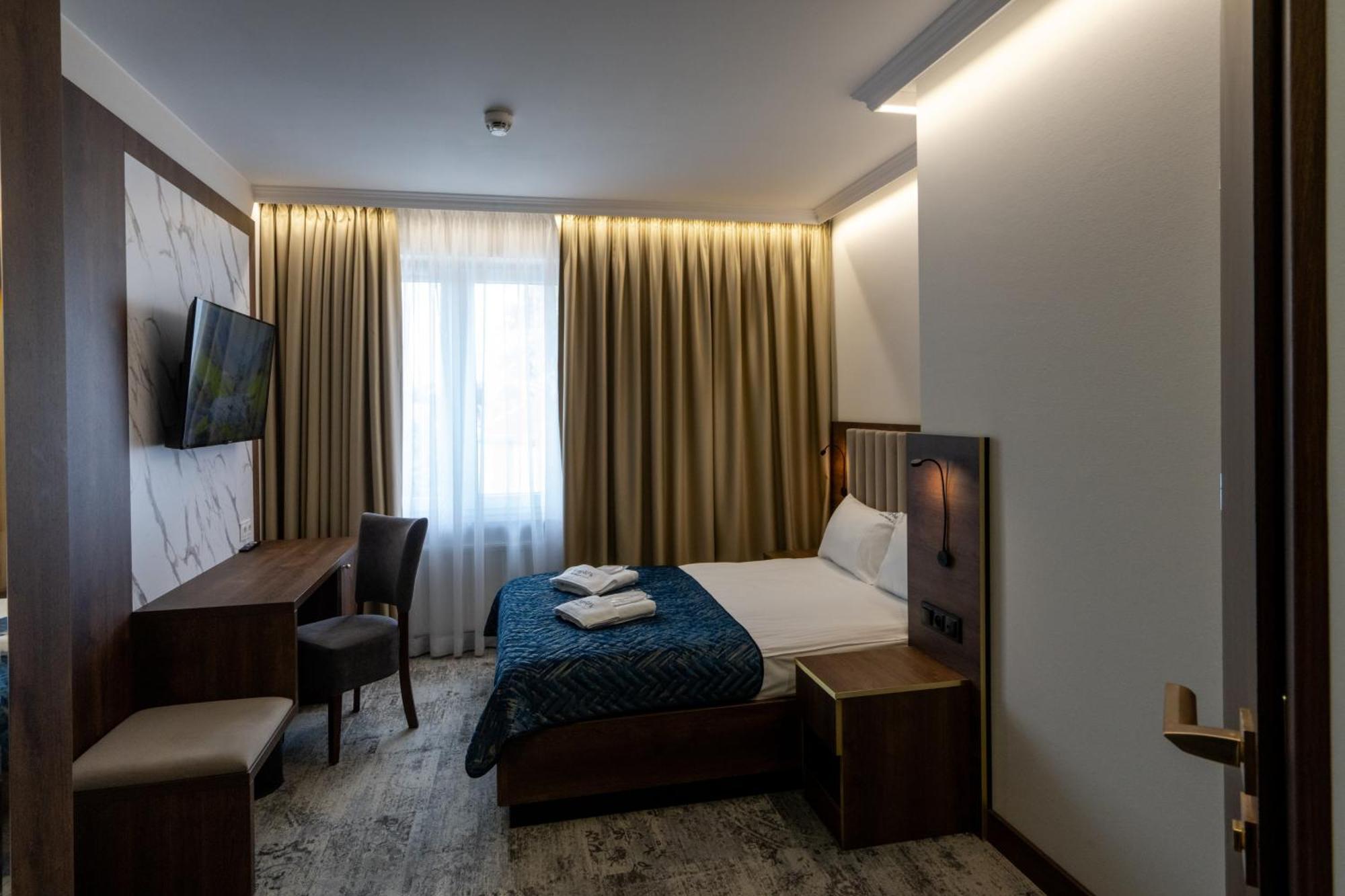 Sleep&Fly Okecie Warsaw Airport Bed & Breakfast ภายนอก รูปภาพ