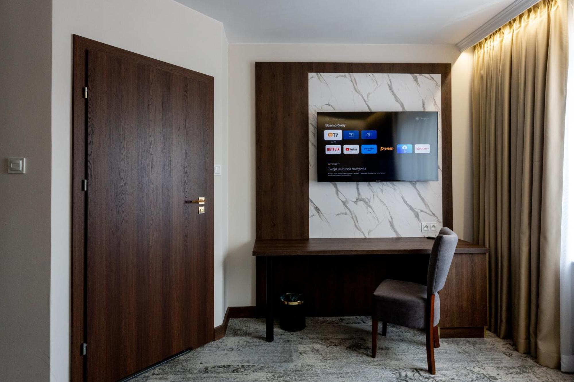 Sleep&Fly Okecie Warsaw Airport Bed & Breakfast ภายนอก รูปภาพ