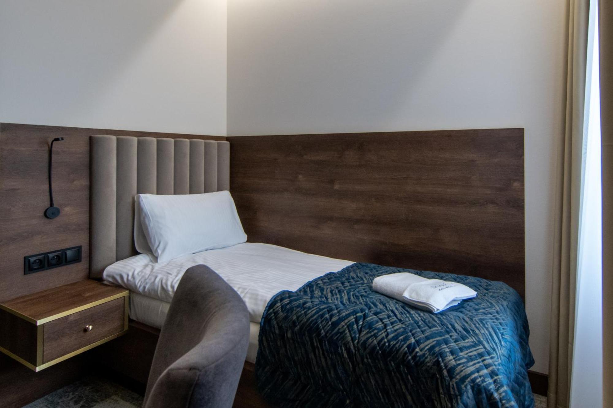 Sleep&Fly Okecie Warsaw Airport Bed & Breakfast ภายนอก รูปภาพ